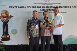 Dua sekolah di Pessel terima penghargaan adiwiyata mandiri