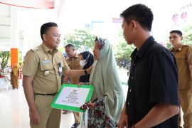 BAZNAS Bantaeng menyalurkan hampir Rp1 miliar dana zakat