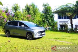 Stargazer, mobil keluarga dengan kabin lega