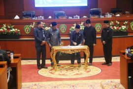 Wakil Bupati Penajam  Hamdam Pongrewa lanjutkan tugas sebagai bupati