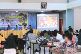 Bupati Adil ajak pengusaha urus perizinan untuk tingkatkan realisasi investasi