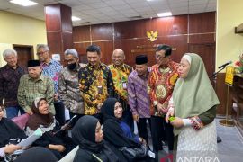 Yasonna serahkan paspor WNI "overstay" di Arab Saudi