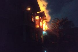 Lima rumah dempet di Pekanbaru ludes dilahap api