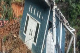Kantor Karang Taruna Sibolga dihantam longsor