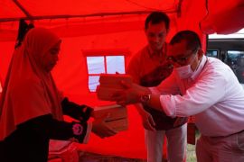 Bank Jatim salurkan bantuan untuk pengungsi dan relawan bencana Semeru