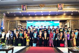 Universitas Tanjungpura Pontianak kukuhkan 11 guru besar