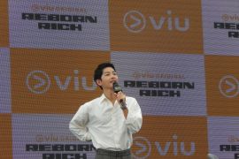 Song Joong Ki dan istrinya berpartisipasi dalam acara musik klasik