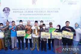 Bantuan perlinsos keagamaan di Kabupaten Bekasi disalurkan