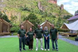 Pemred lima provinsi di Sumatera eksplor Sumbar bersama Semen Padang