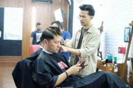 Pegawai bank sukses jalani bisnis cukur rambut