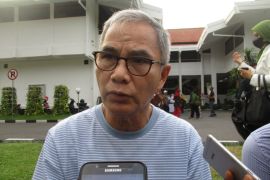 Desainer Wignyo Rahadi apresiasi tenun ikat Kota Kediri