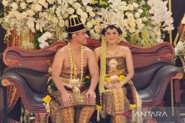 Presiden Jokowi: "Ngunduh mantu" Kaesang-Erina wujud "nguri-uri" budaya