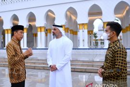 Presiden Jokowi sambut kedatangan putra Presiden UEA di Surakarta