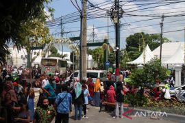 Pernikahan Kaesang-Erina dihadiri ribuan tamu di Mangkunegaran