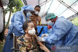 Sebanyak 3.122 lansia Kota Tangerang sudah disuntik vaksin booster kedua
