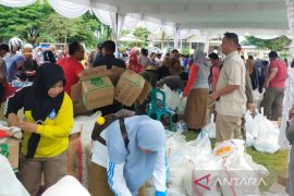 Disperindag Babel salurkan 1.800 paket sembako murah di Bangka Barat