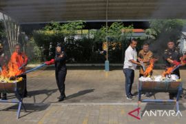 Bea Cukai Ngurah Rai musnahkan ribuan barang impor ilegal
