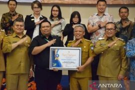 Kubu Raya berikan penghargaan kepada wajib pajak