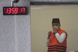 KPK usut penerimaan uang Bupati nonaktif Bangkalan Ra Latif dari para ASN