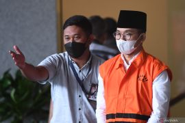 KPK perpanjang masa penahanan Bupati nonaktif Bangkalan Ra Latif