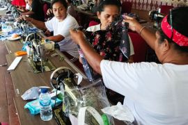 Kemensos bantu 30 mesin jahit warga OAP pada empat kabupaten