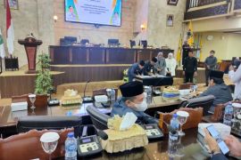 DPRD Kalsel setuju tiga Raperda menjadi Perda
