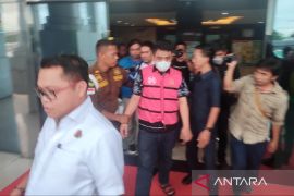 Kejati Sulsel menahan tersangka kasus dugaan korupsi Bulog Pinrang