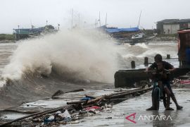 Potensi gelombang laut tinggi di perairan selatan Jawa