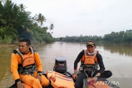 Tim SAR masih cari satu dari dua bersaudara tenggelam di Sultra