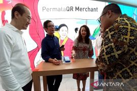Bank Permata kenalkan mural art kearifan lokal di kantor Surabaya