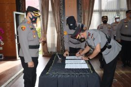 Kemarin, ayah banting anak hingga rumah dinas Kapolri