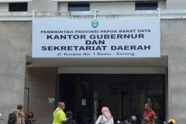 Tarian adat Suku MOI sambut Penjabat Gubernur Papua Barat Daya di Sorong