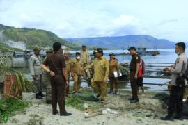 Pemkab Samosir  tertibkan 933 keramba jaring apung