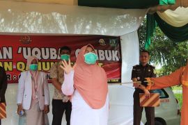 Kejari Aceh Timur eksekusi cambuk pelanggar syariat Islam 100 kali