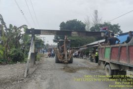 Dishub Langkat pasang kembali portal Pasar X Tanjung Beringin