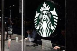 Para pekerja dari sekitar 100 gerai Starbucks di AS gelar aksi mogok