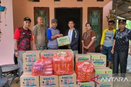 Anggota Fraksi NasDem DPRD Gorut salurkan bantuan warga terdampak banjir