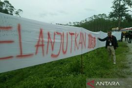 Apdesi bentang spanduk dukung pembangunan IKN