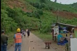 Jalan dua desa di Gorontalo putus