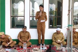 Bupati Saidi tinjau pembangunan jembatan Lok Baintan