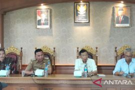 Mangku Pastika ajak masyarakat tingkatkan kualitas warga desa