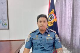 KSOP Tanjung Pandan pastikan bongkar muat sembako berjalan lancar