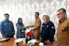 Ombudsman Sumbar mediasi aduan wali murid soal uang seragam sekolah