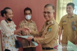 BPN Kota Singkawang serahkan 367 sertifikat tanah program PTSL