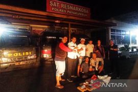 Polisi Payakumbuh tangkap pria akan kirim ganja lewat jasa pengiriman barang