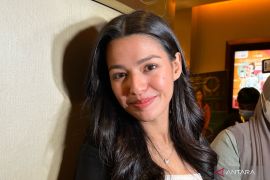 Susan Sameh temani ibundanya rayakan Natal di Bandung