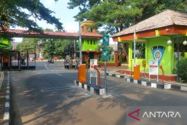 Pemkot Bekasi pasang palang pintu otomatis akses keluar dan masuk upaya tingkatkan layanan