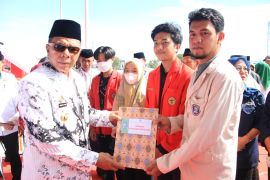 97 mahasiswa Bulukumba terima beasiswa berprestasi pada HUT ke 77 PGRI