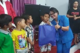 Korcab VIII Jalasenatsri berbagi kasih dengan anak-anak di TPA Sumompo Manado