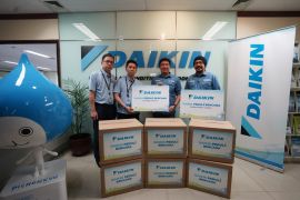 Perusahaan pendingin ruangan salurkan sembako warga terdampak APG Semeru